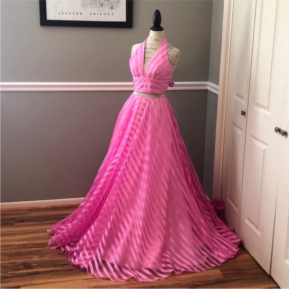 🌙💙 SAY YES TO THE DRESS 🌎🌟 - Picture 2 of 16